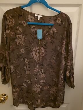 Maurices Women’s Floral Zip-Neck Blouse - Taupe